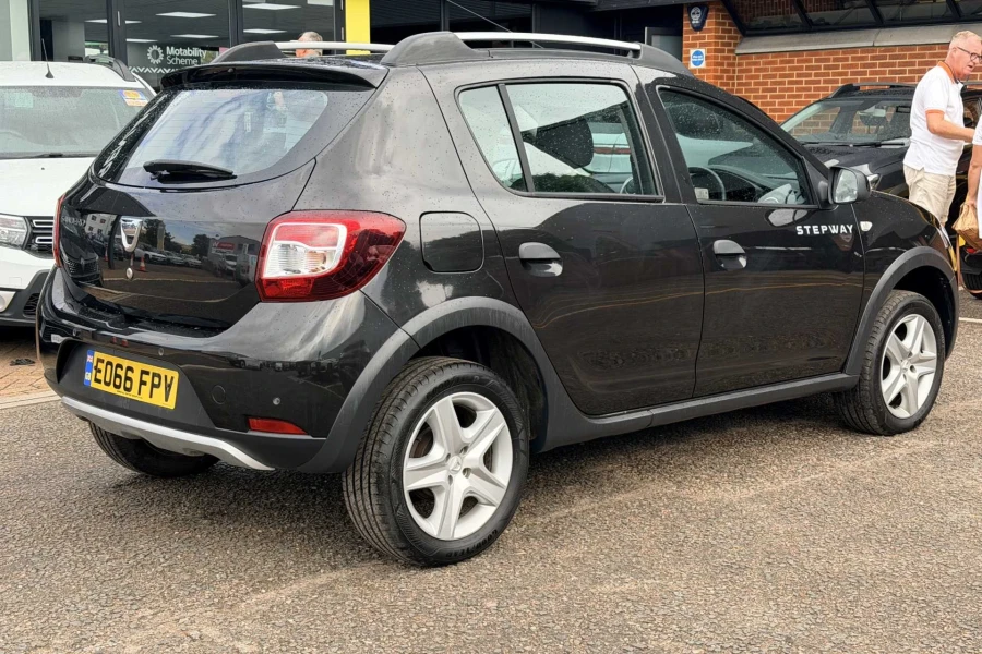 Vehicle Image - 3