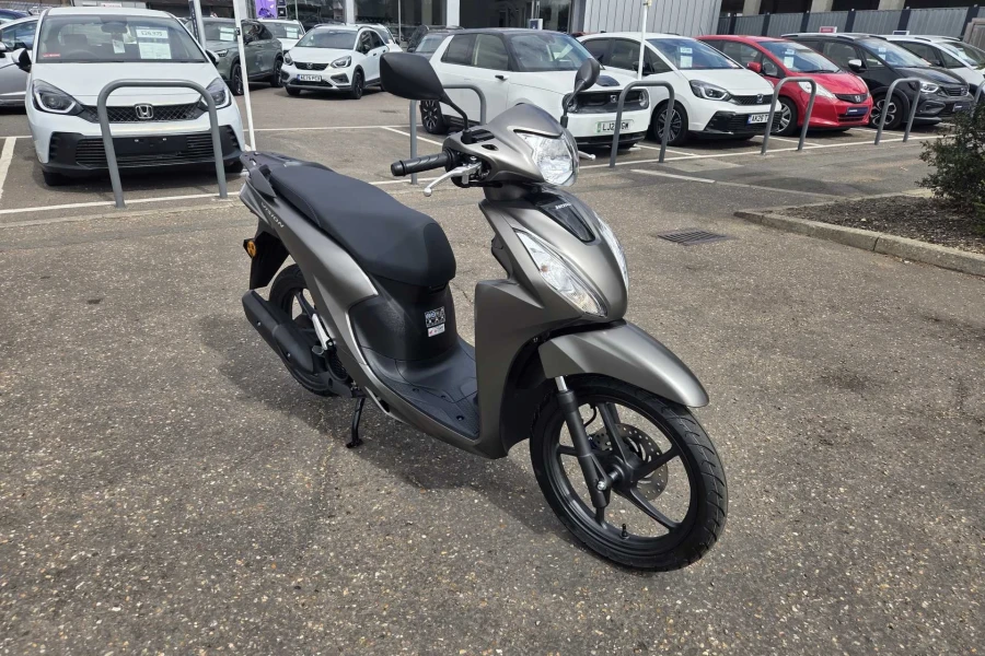 Vehicle Image - 0
