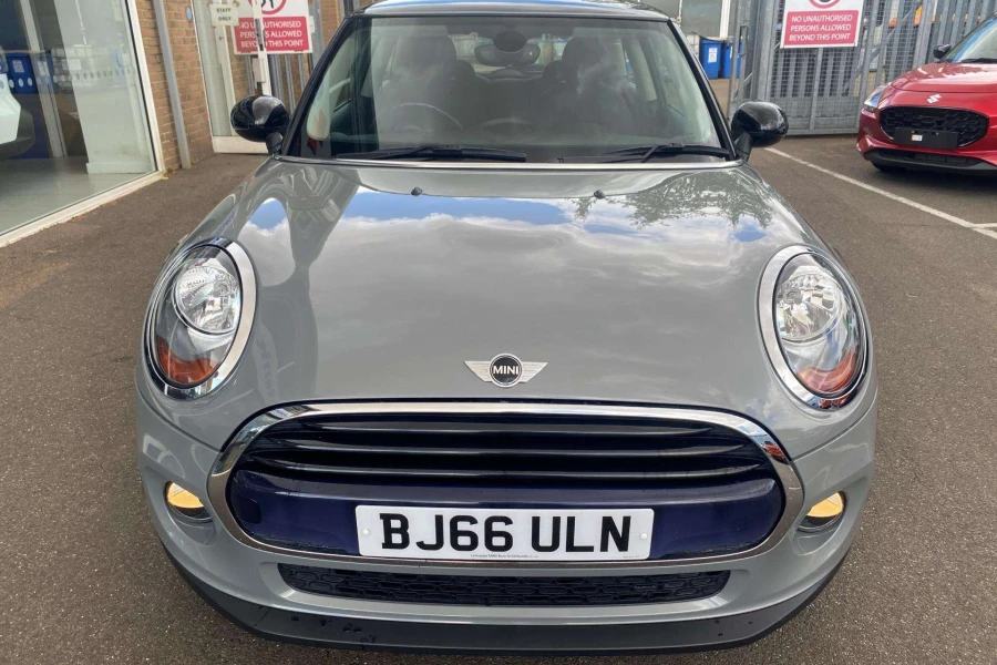 Vehicle Image - 3