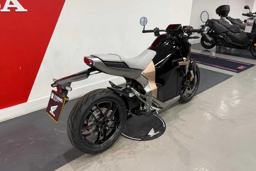 Vehicle Image - 2