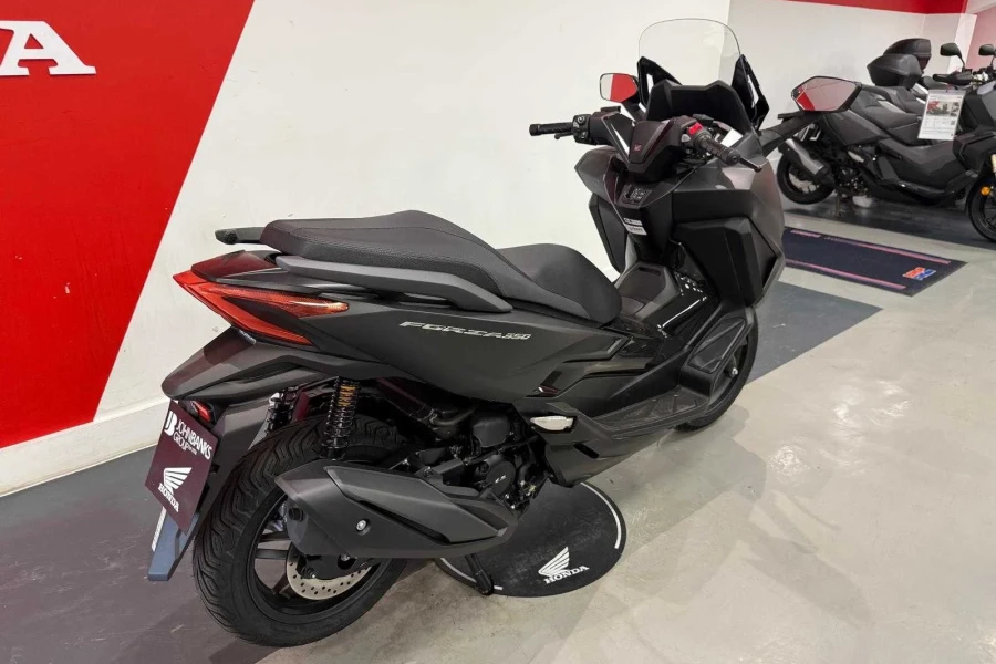 Vehicle Image - 2