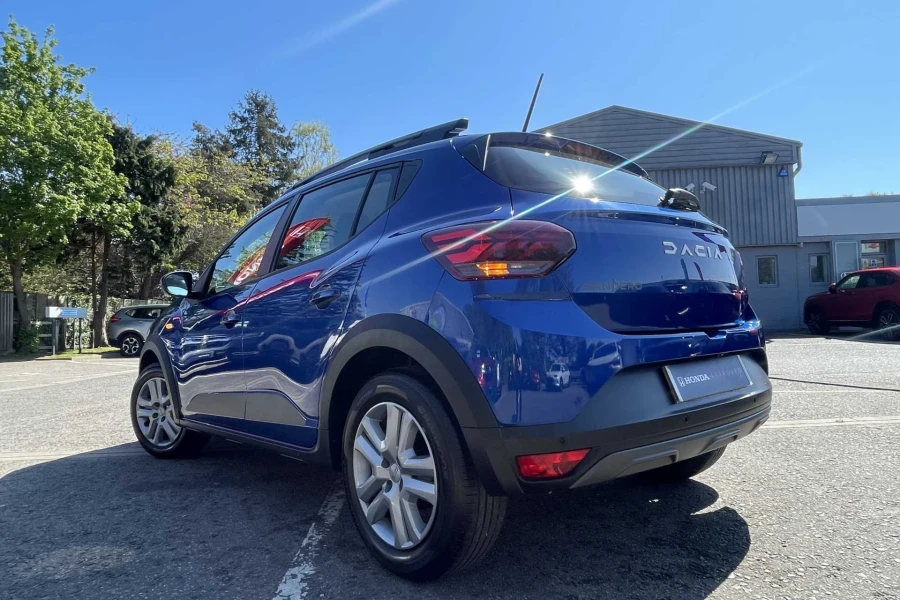 Vehicle Image - 2