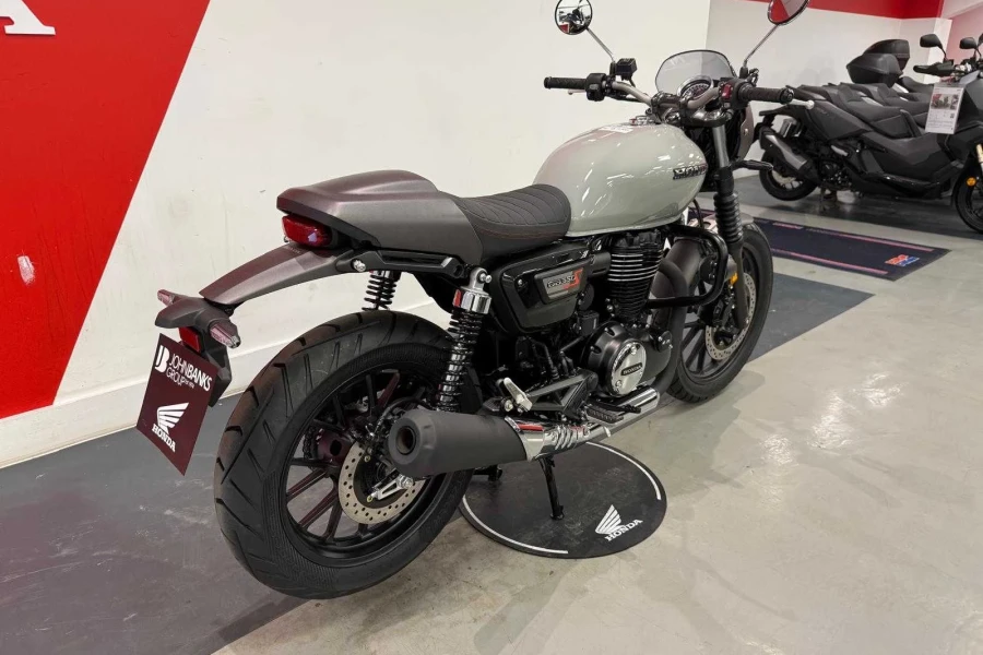 Vehicle Image - 2