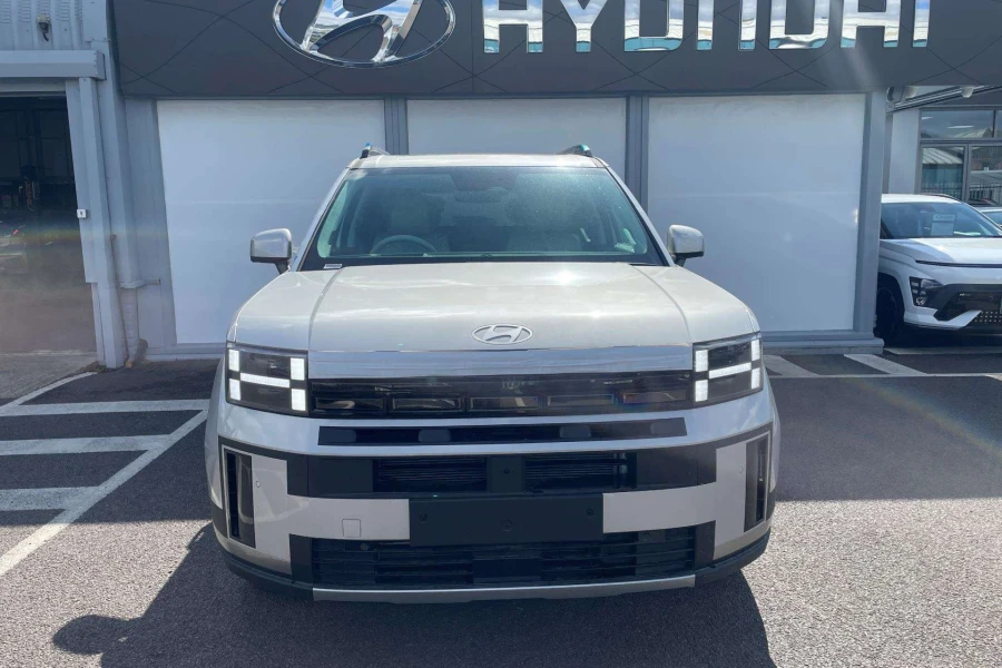 Vehicle Image - 3