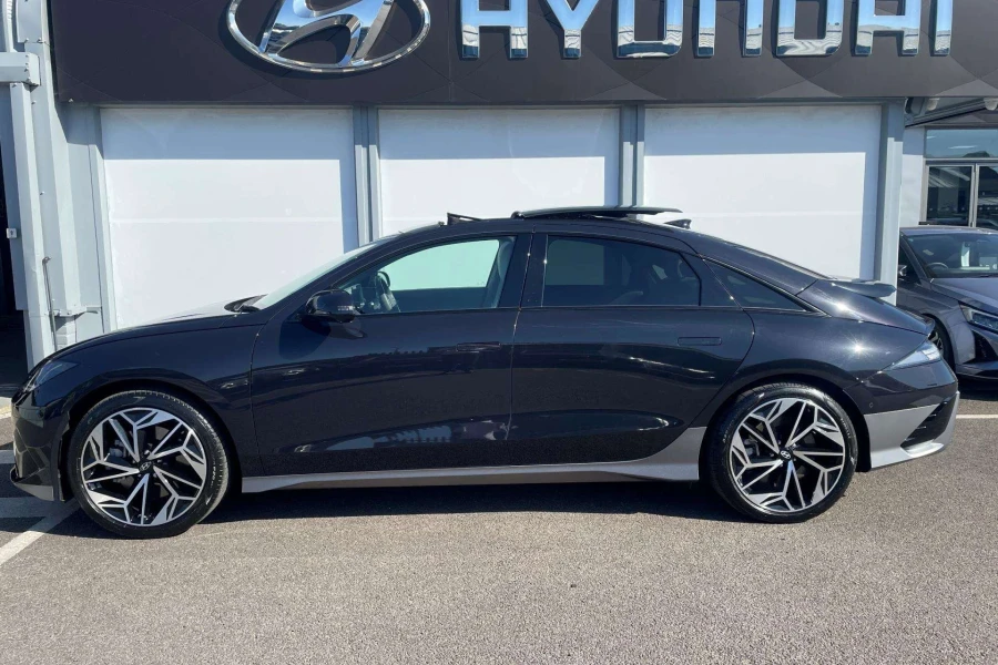 Vehicle Image - 2