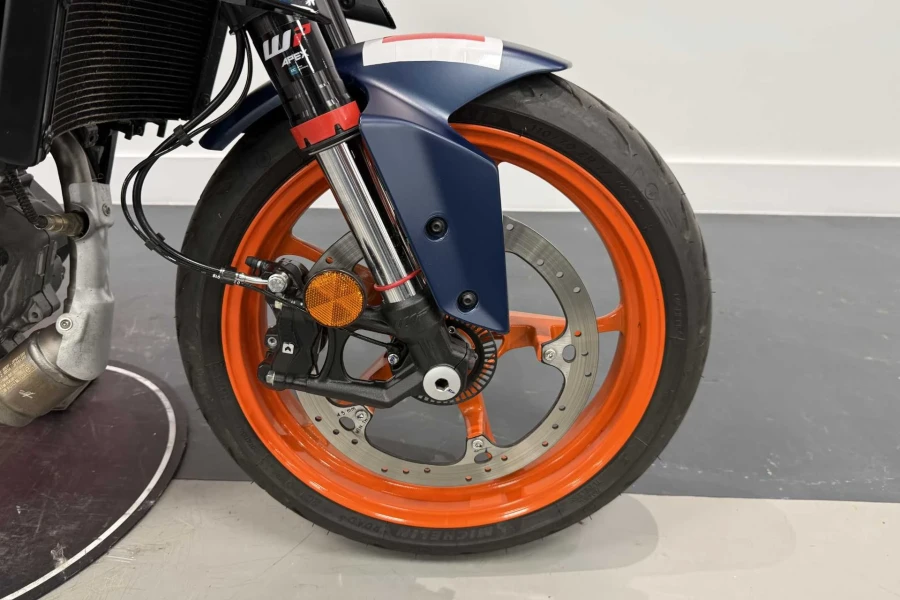Vehicle Image - 3