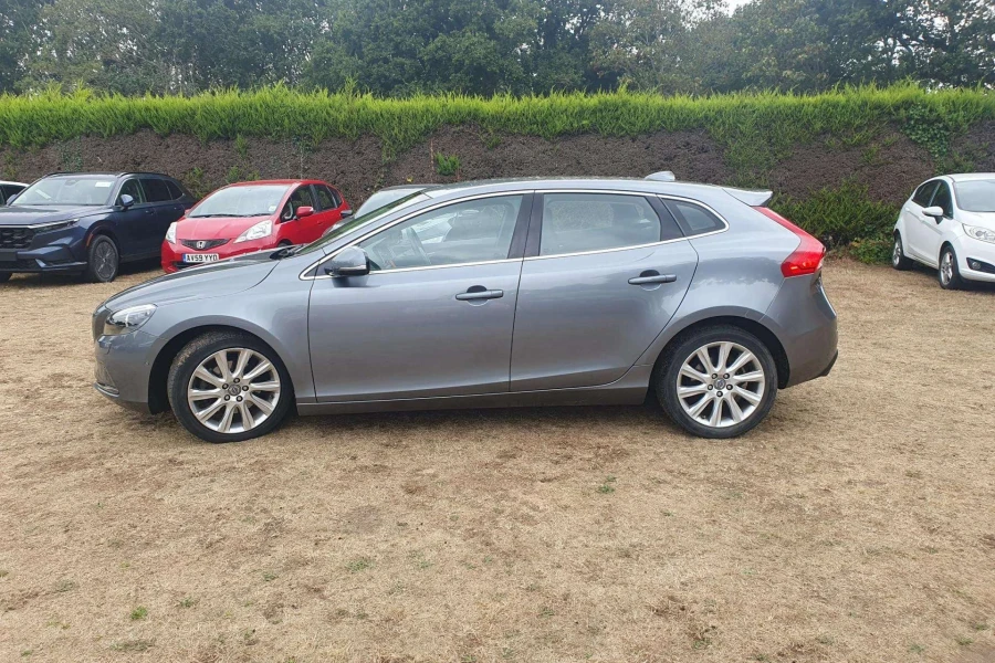 Vehicle Image - 3