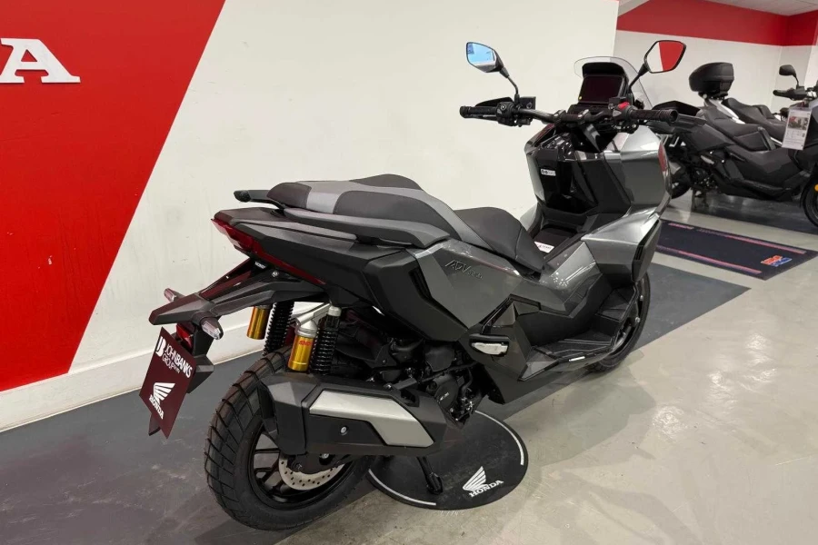 Vehicle Image - 1