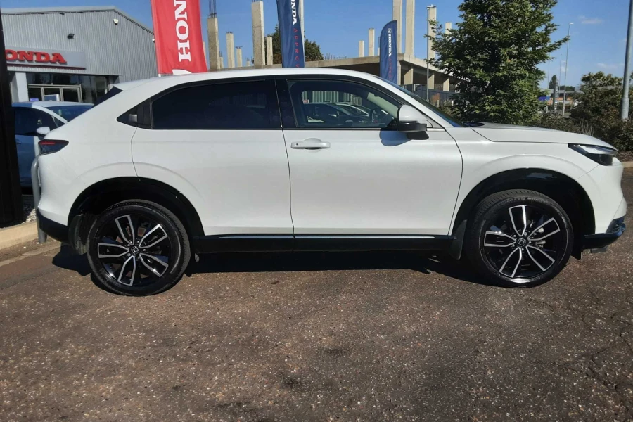 Vehicle Image - 3