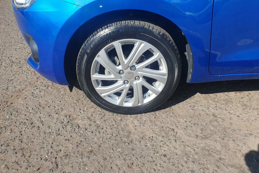 Vehicle Image - 3