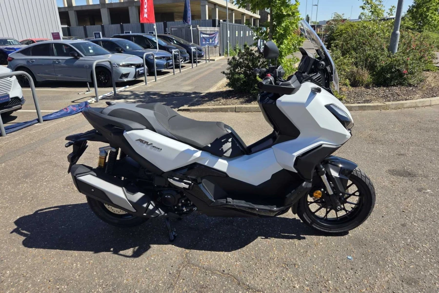 Vehicle Image - 1