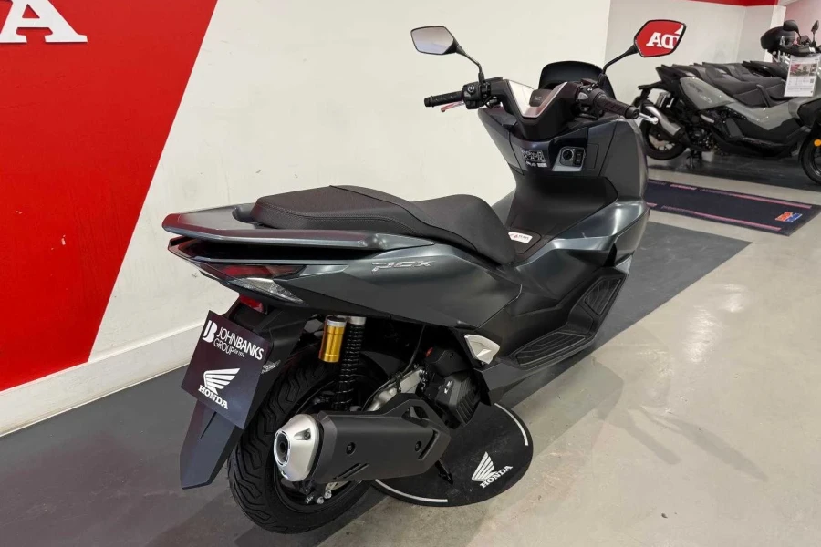 Vehicle Image - 2