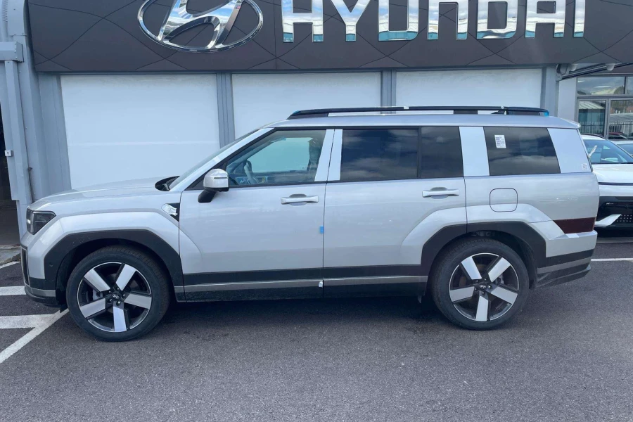 Vehicle Image - 2