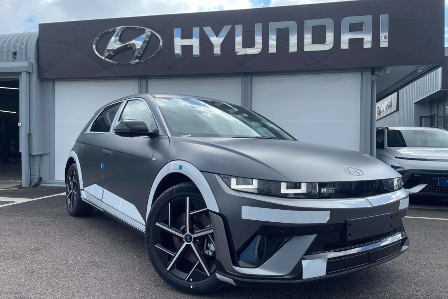 Vehicle Image - 0