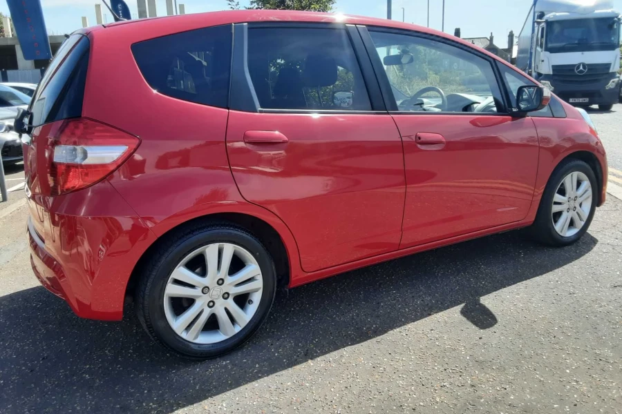 Vehicle Image - 3