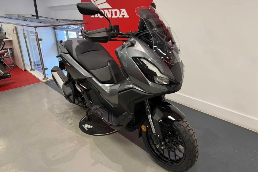 Vehicle Image - 2