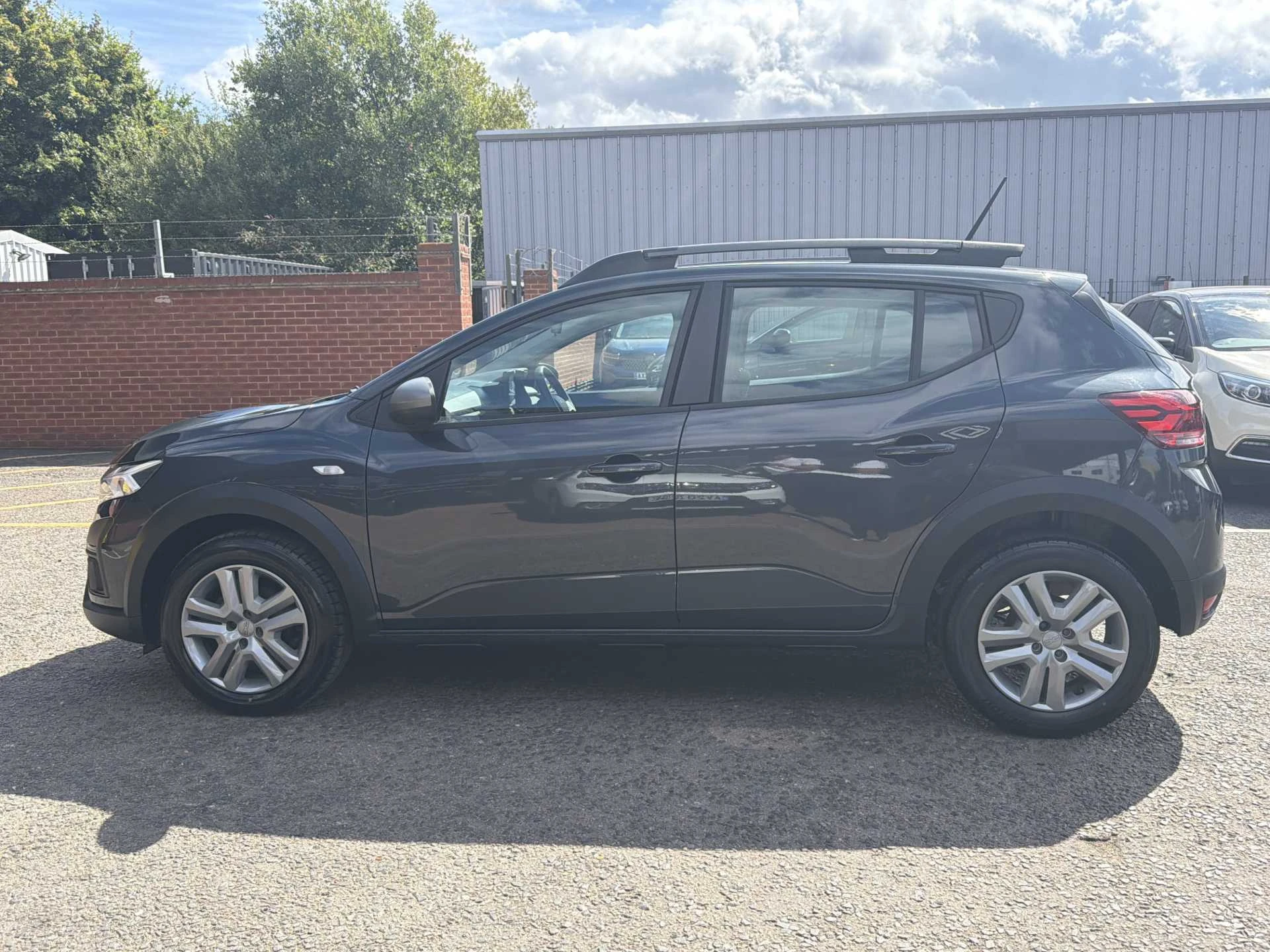 Vehicle image 7