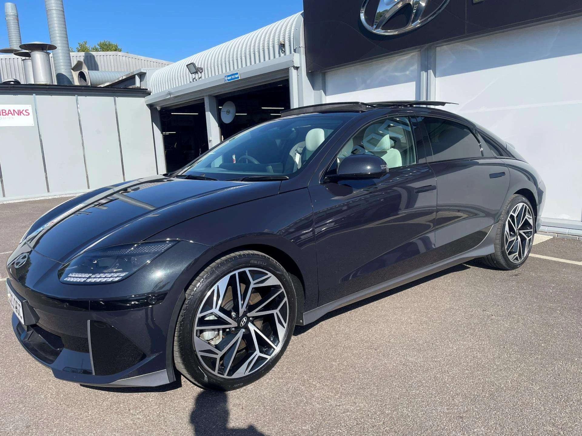 Vehicle image 6