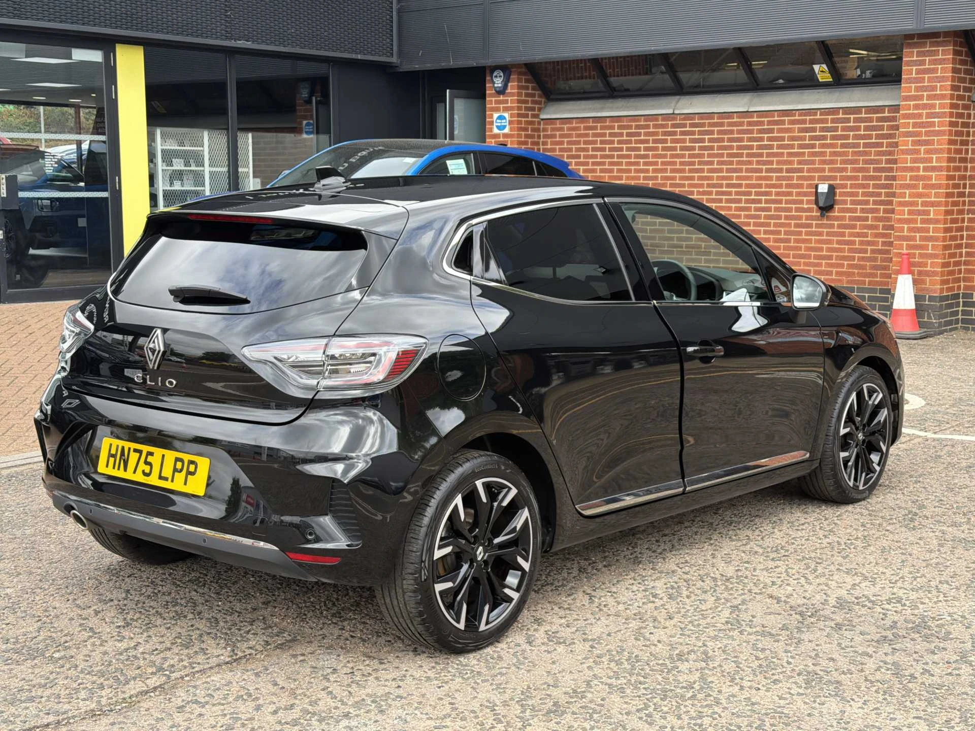 Vehicle image 4