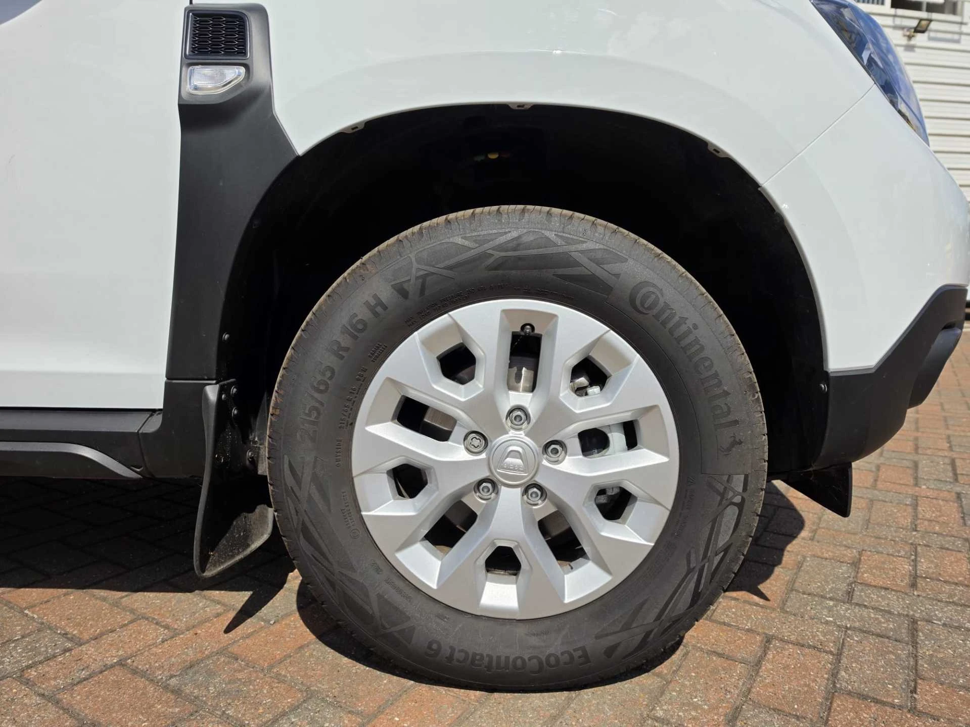 Vehicle image 6