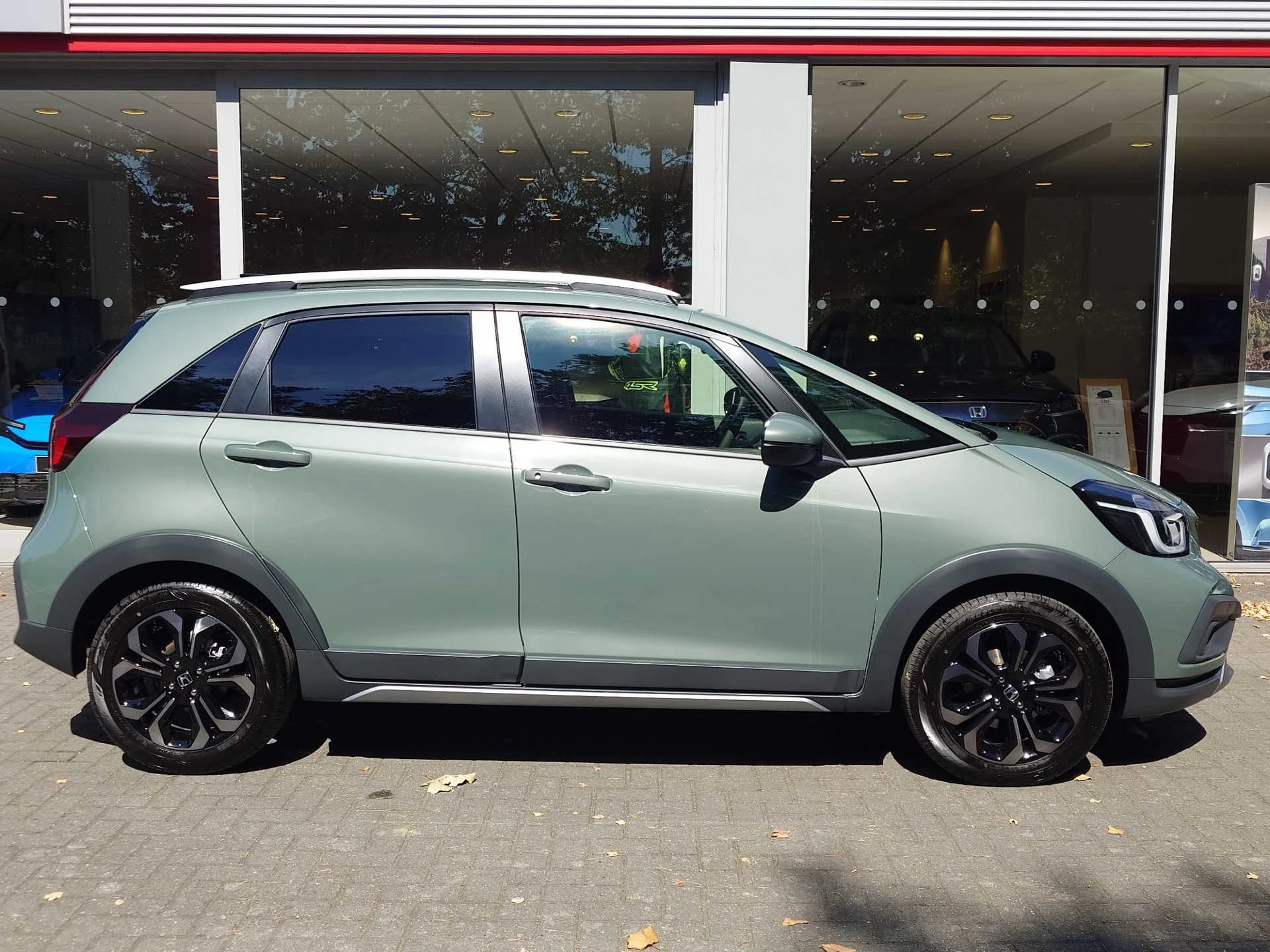 Vehicle image 5