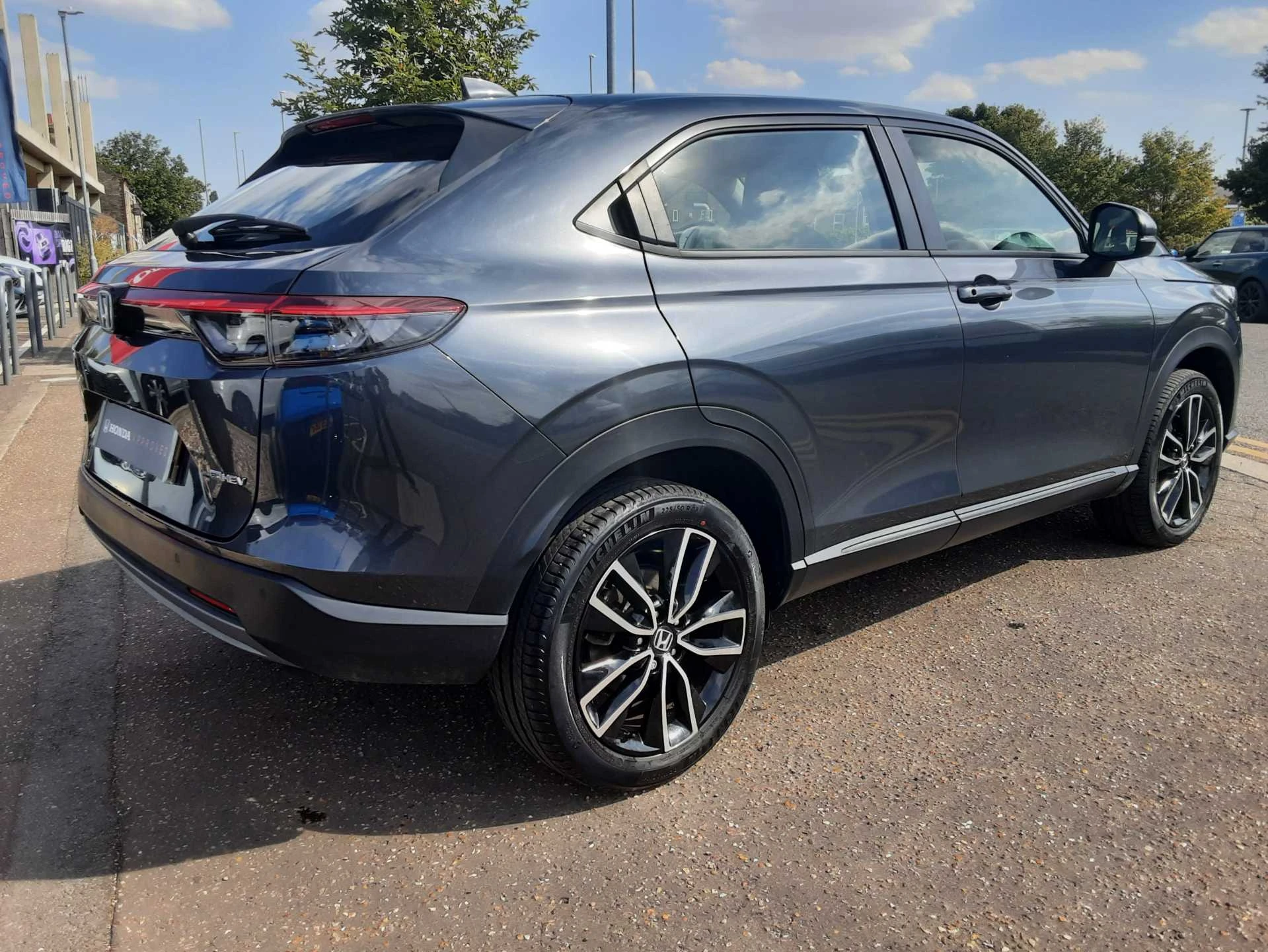 Vehicle image 4