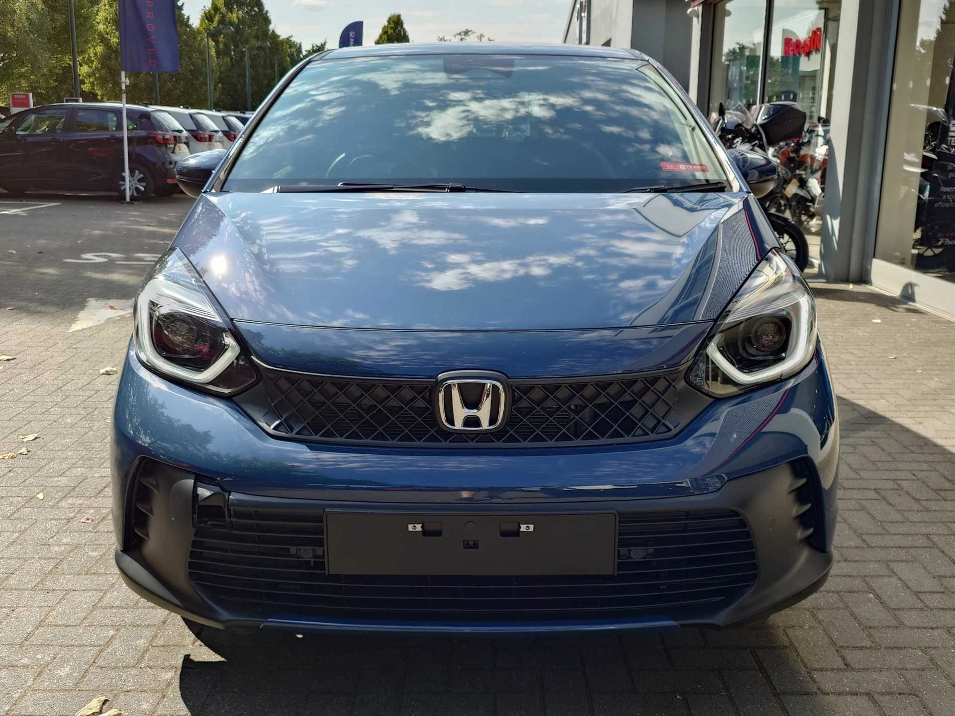 Vehicle image 6