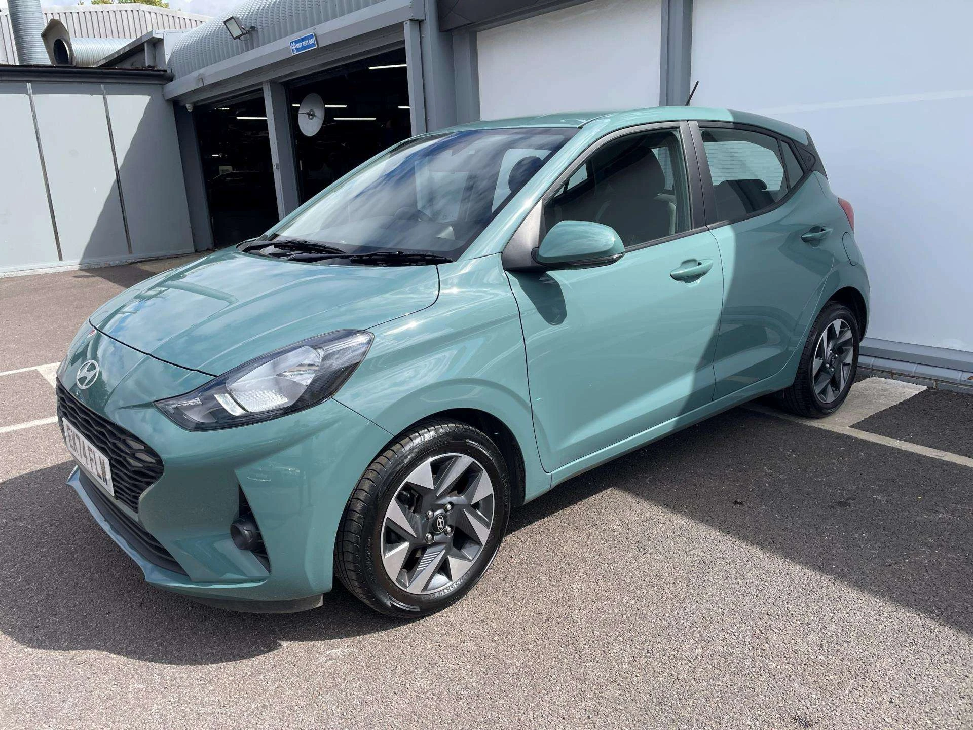 Vehicle image 6