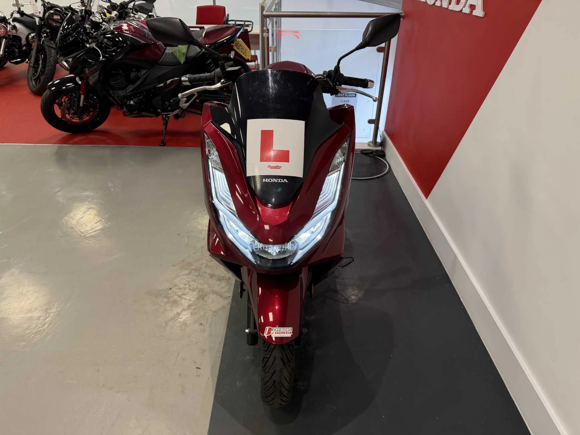 Vehicle image 5