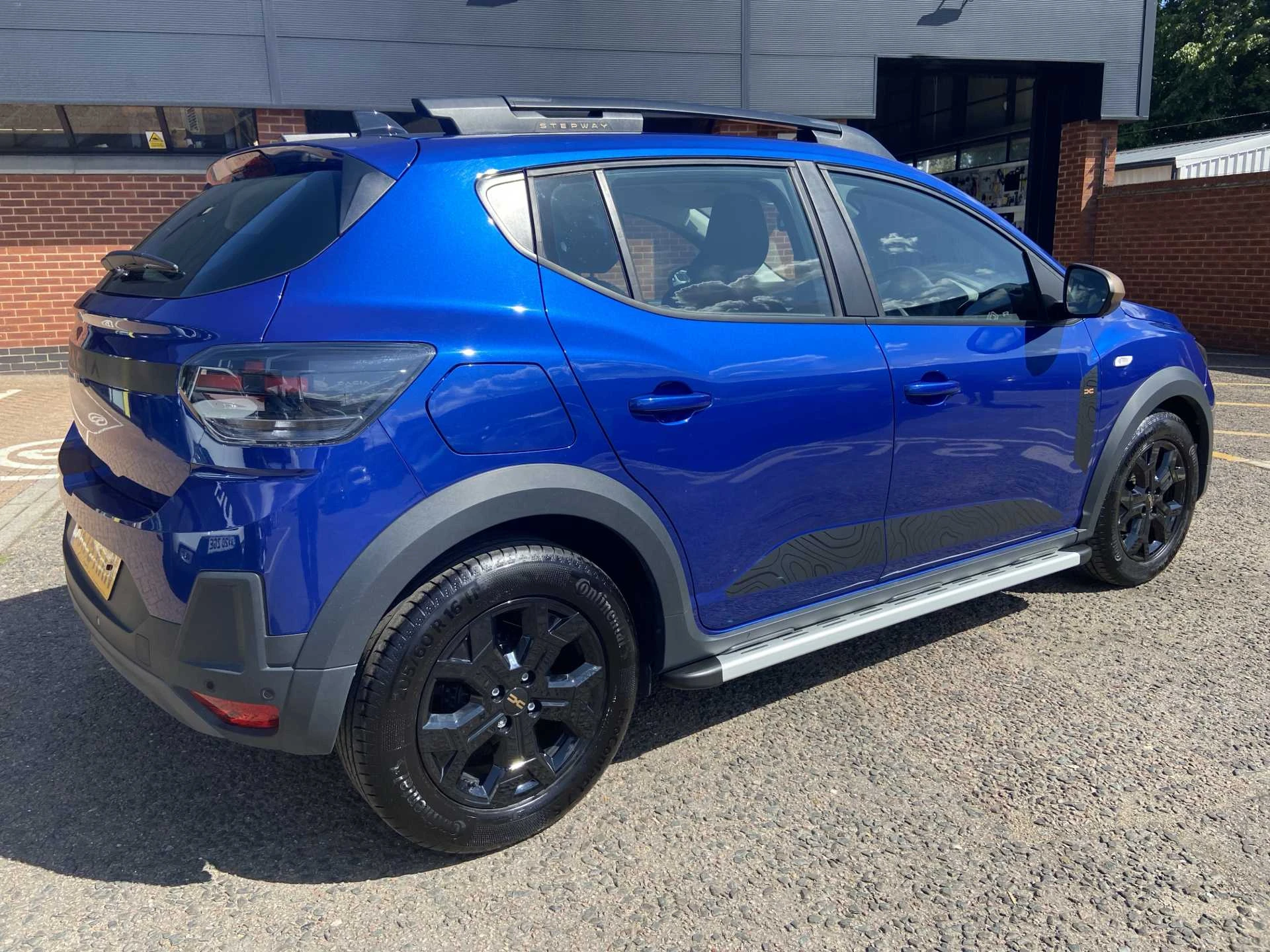 Vehicle image 3