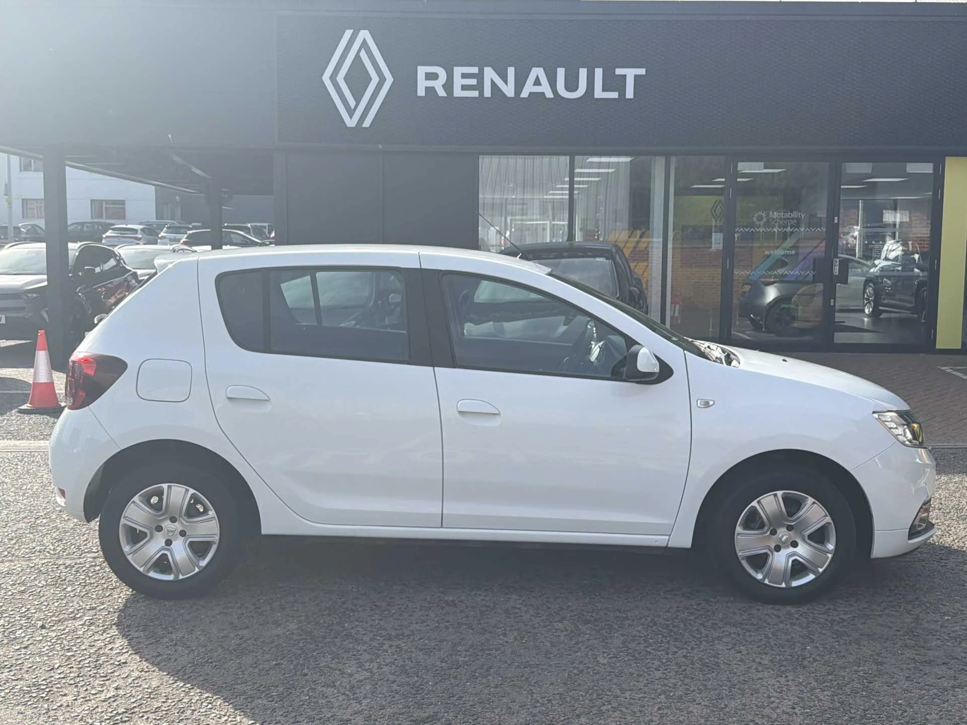 Vehicle image 5