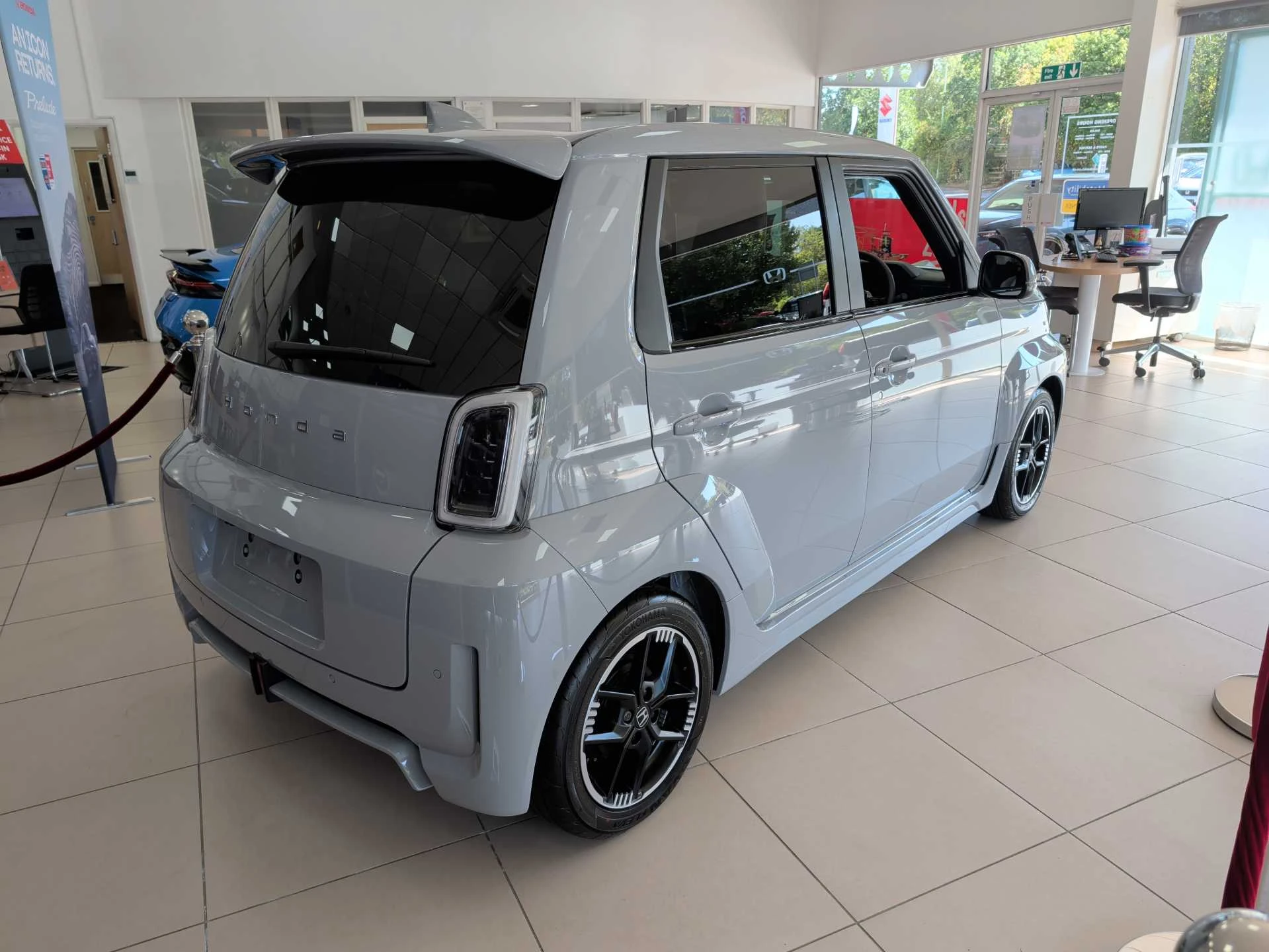 Vehicle image 7