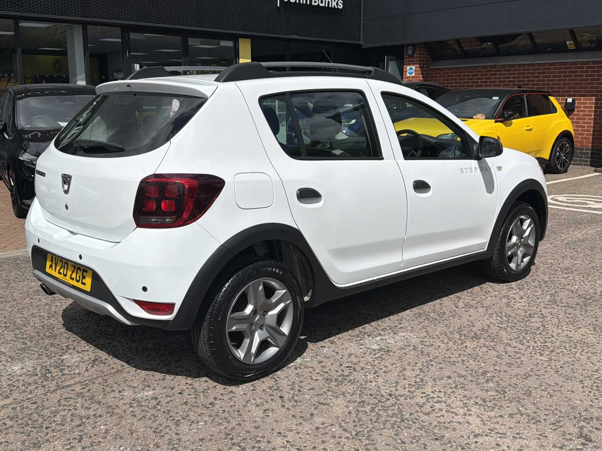 Vehicle image 4