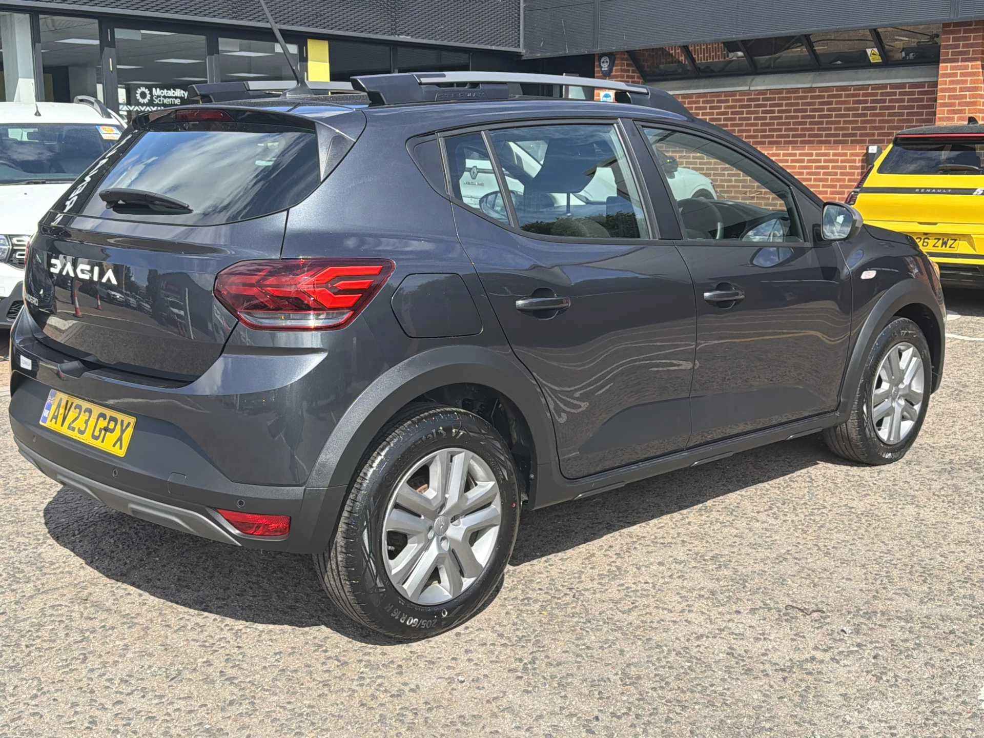 Vehicle image 4
