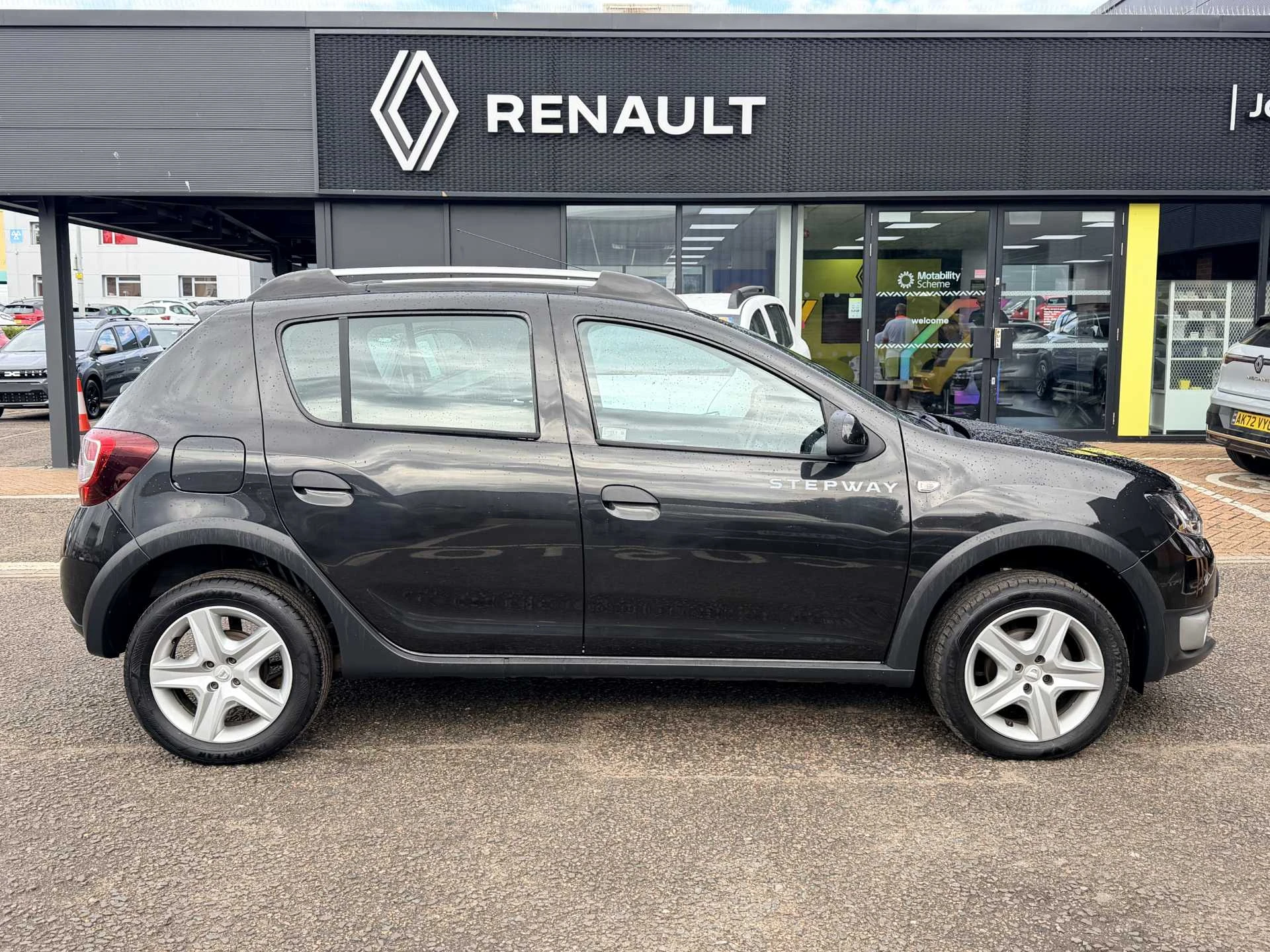 Vehicle image 5