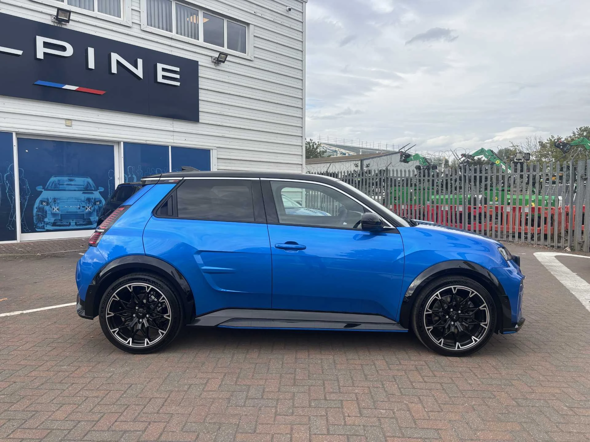 Vehicle image 7