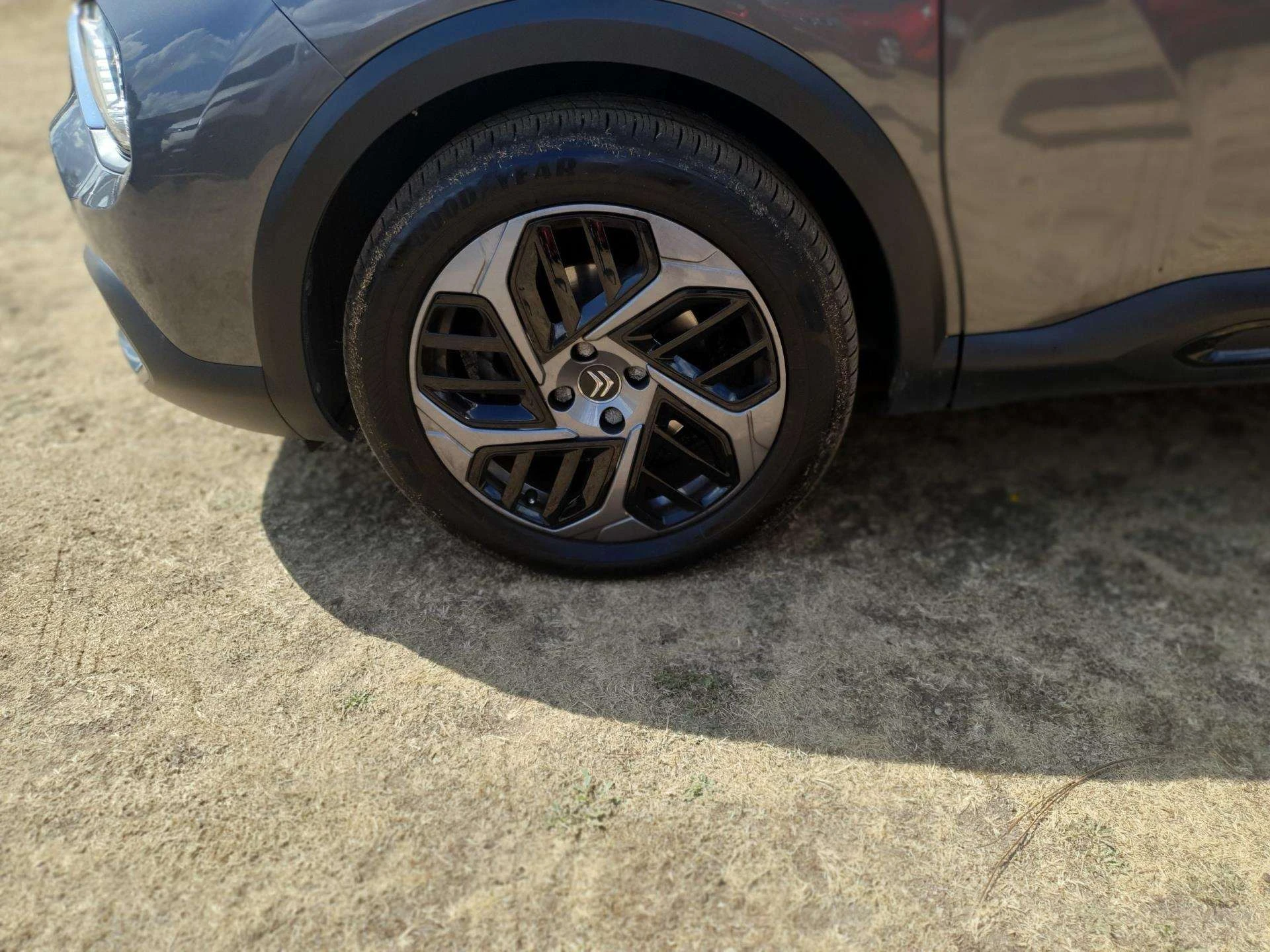 Vehicle image 5