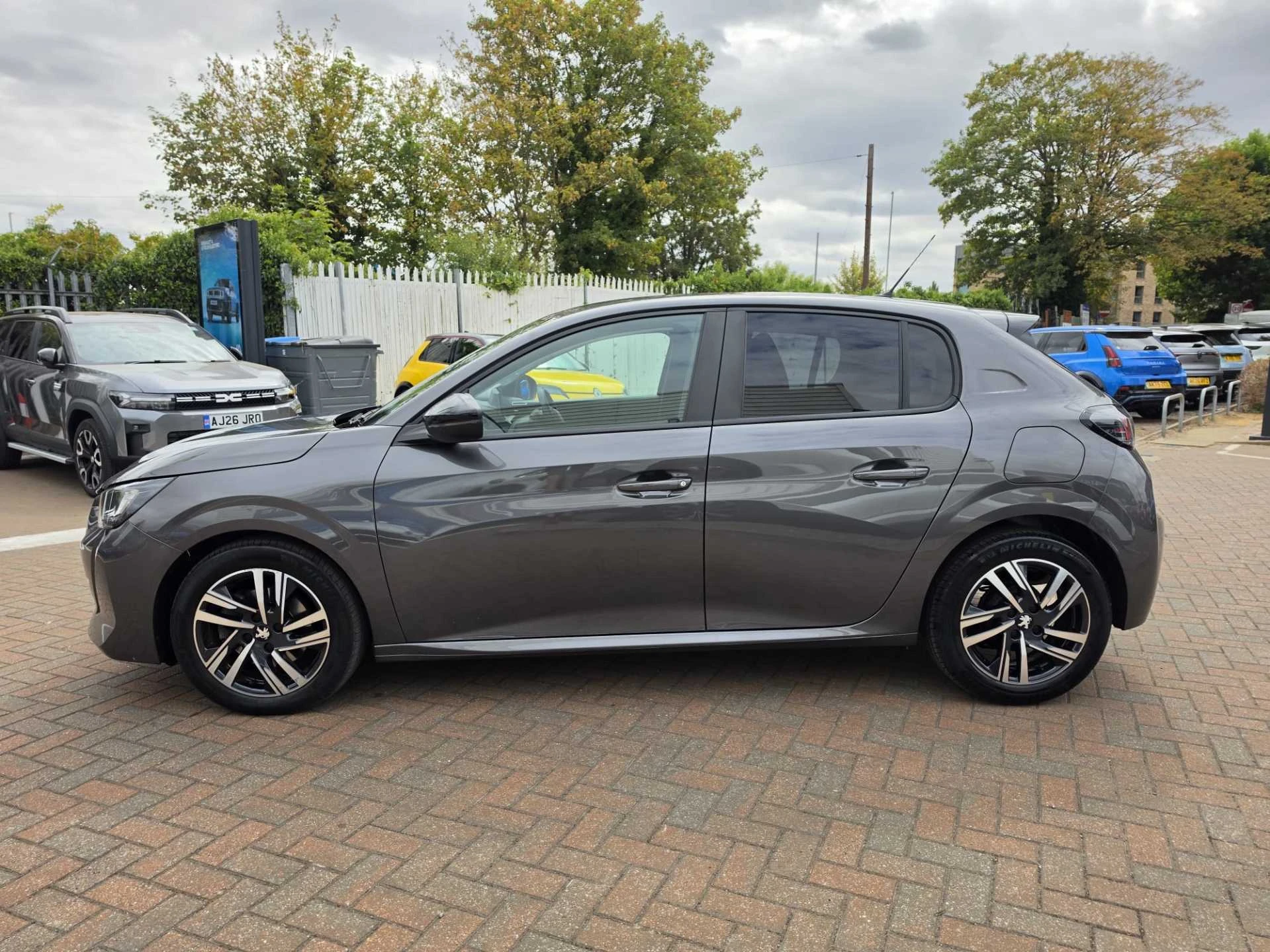 Vehicle image 7