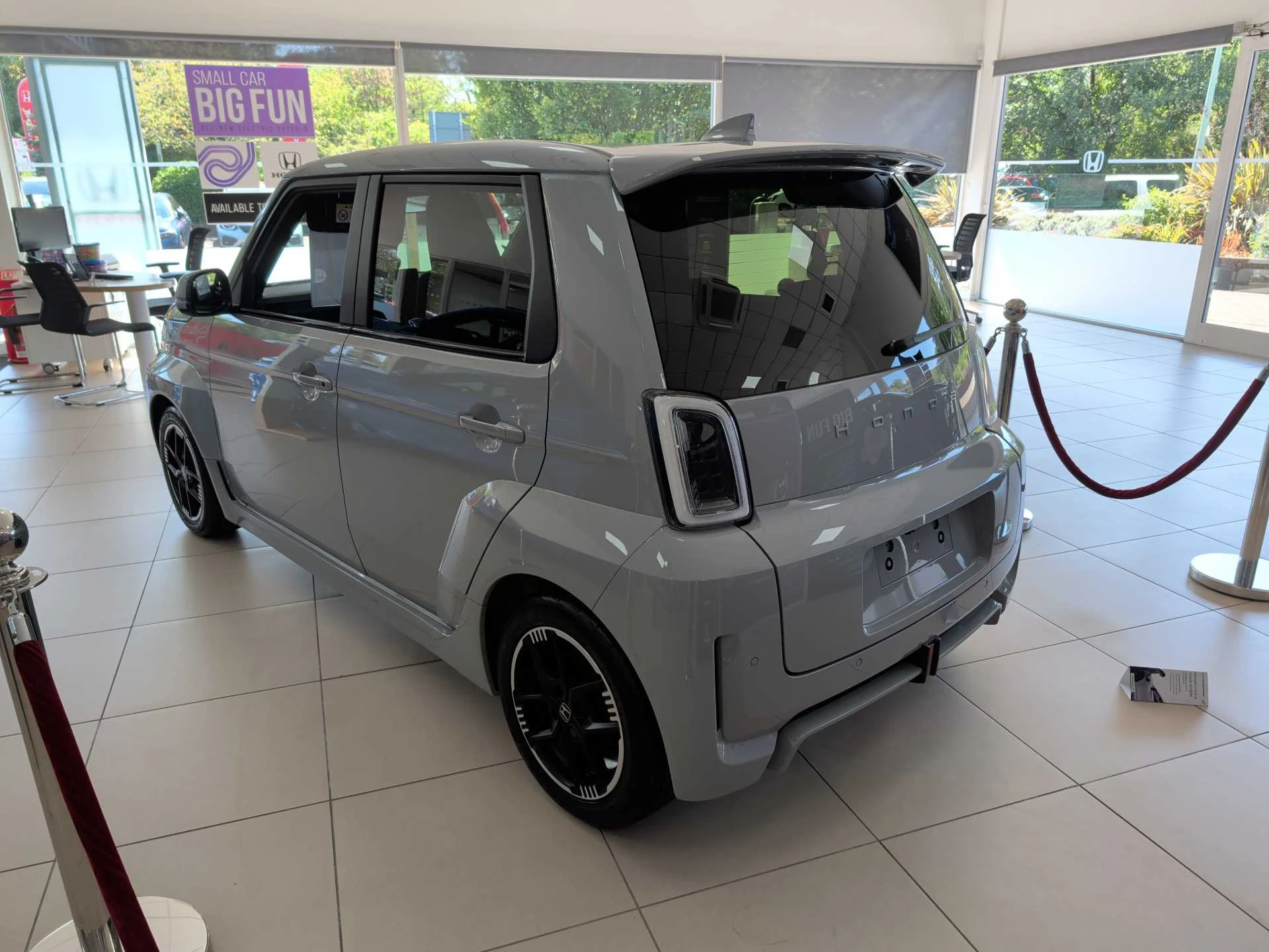 Vehicle image 5