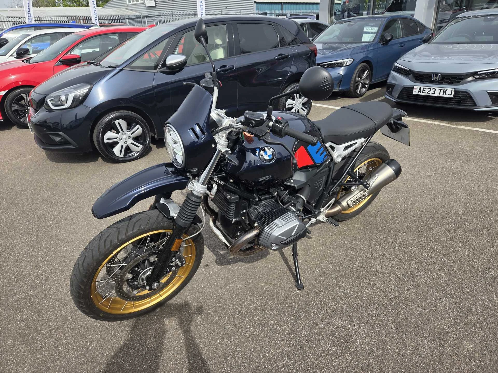 Vehicle image 7