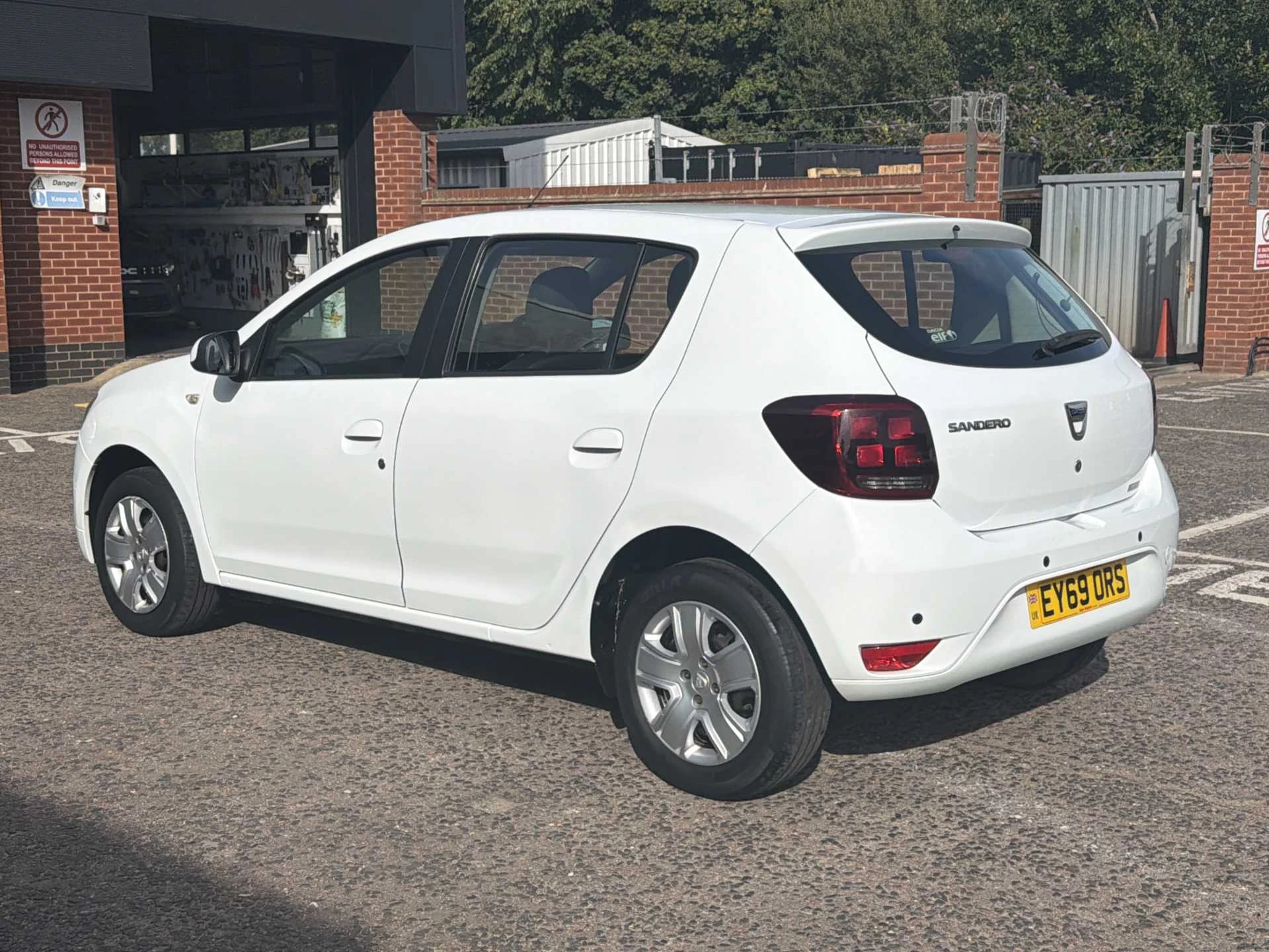 Vehicle image 3
