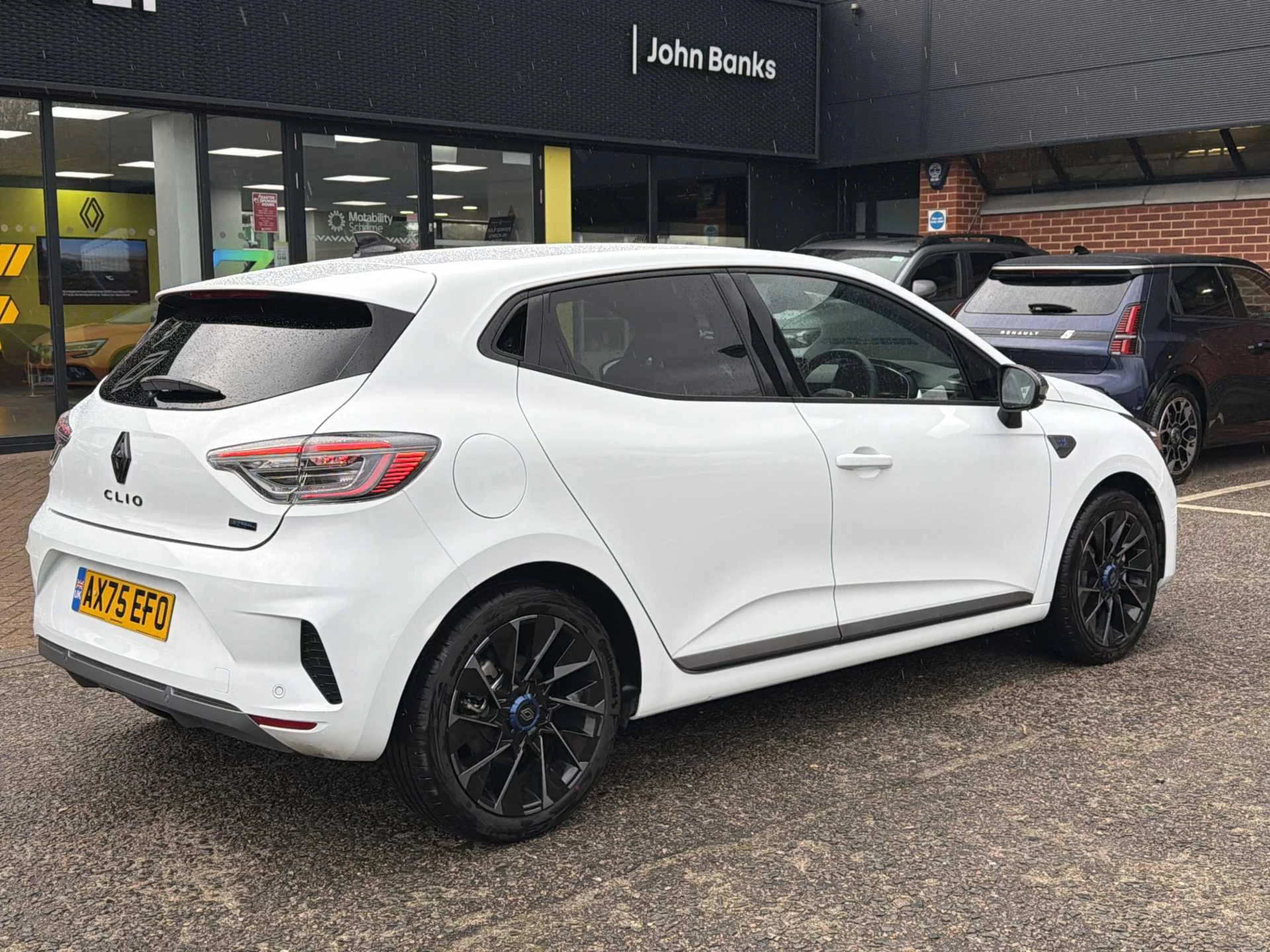 Vehicle image 4