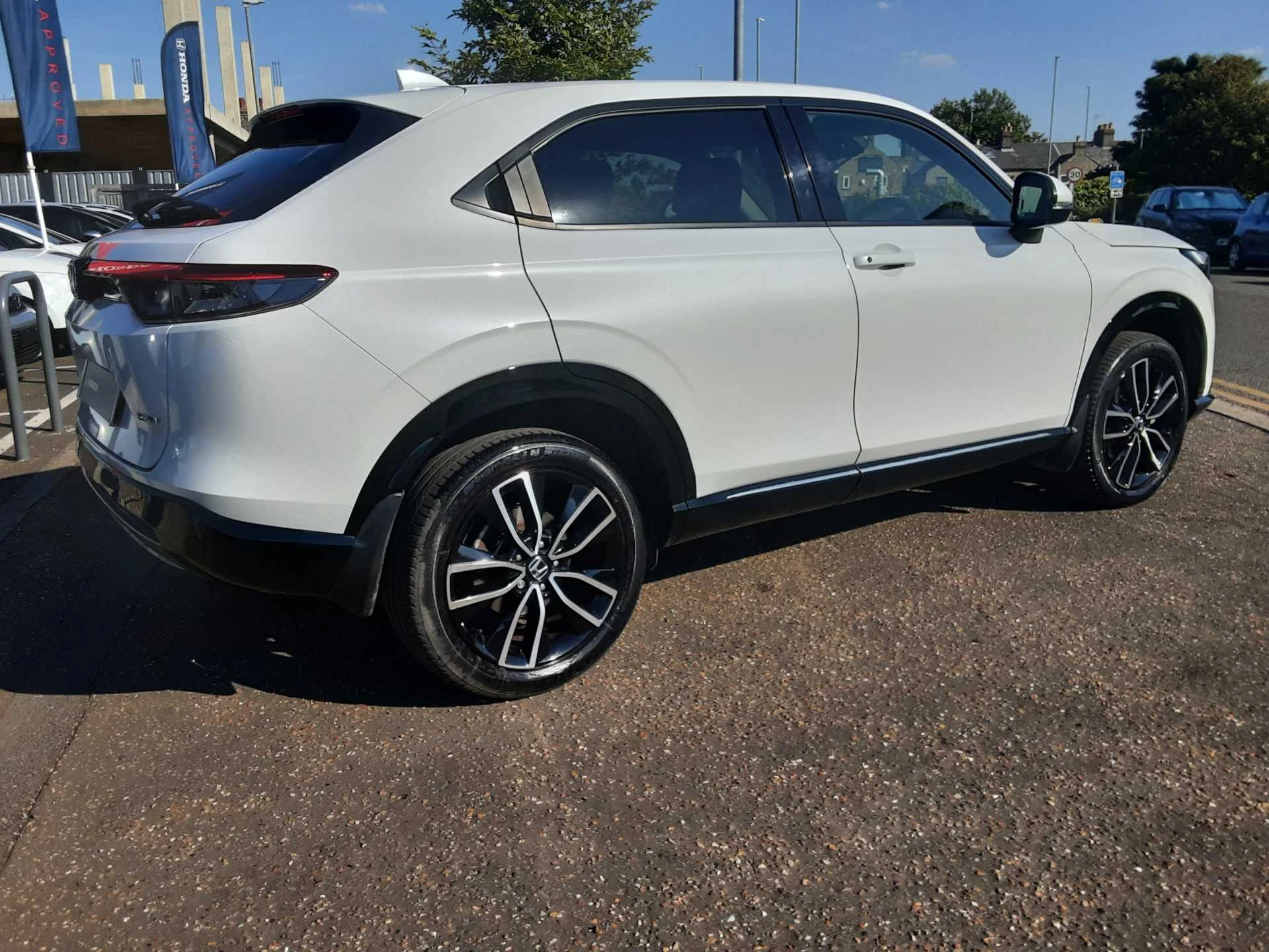 Vehicle image 5