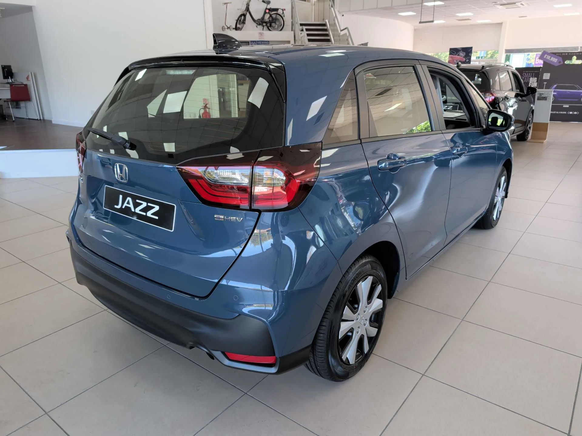 Vehicle image 7