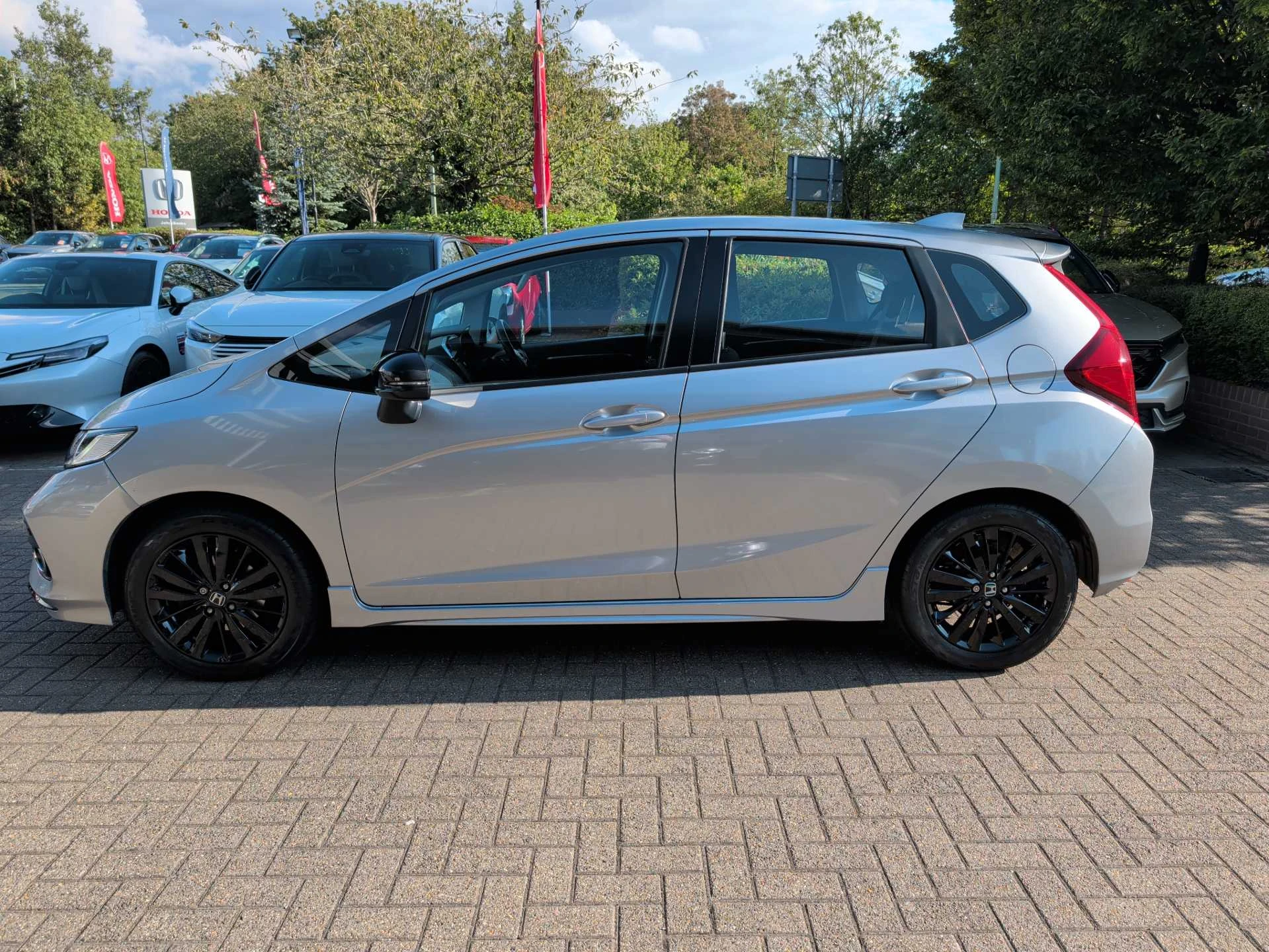Vehicle image 4