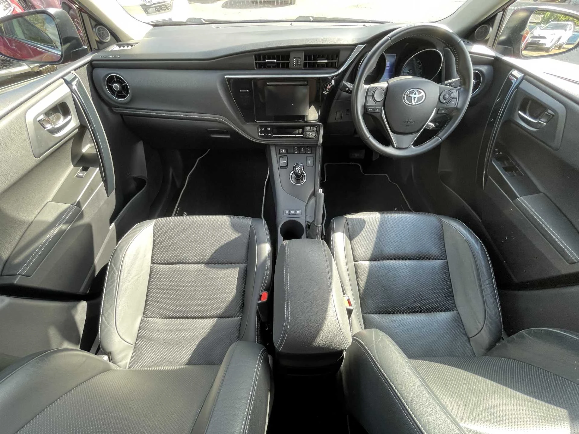 Vehicle image 4