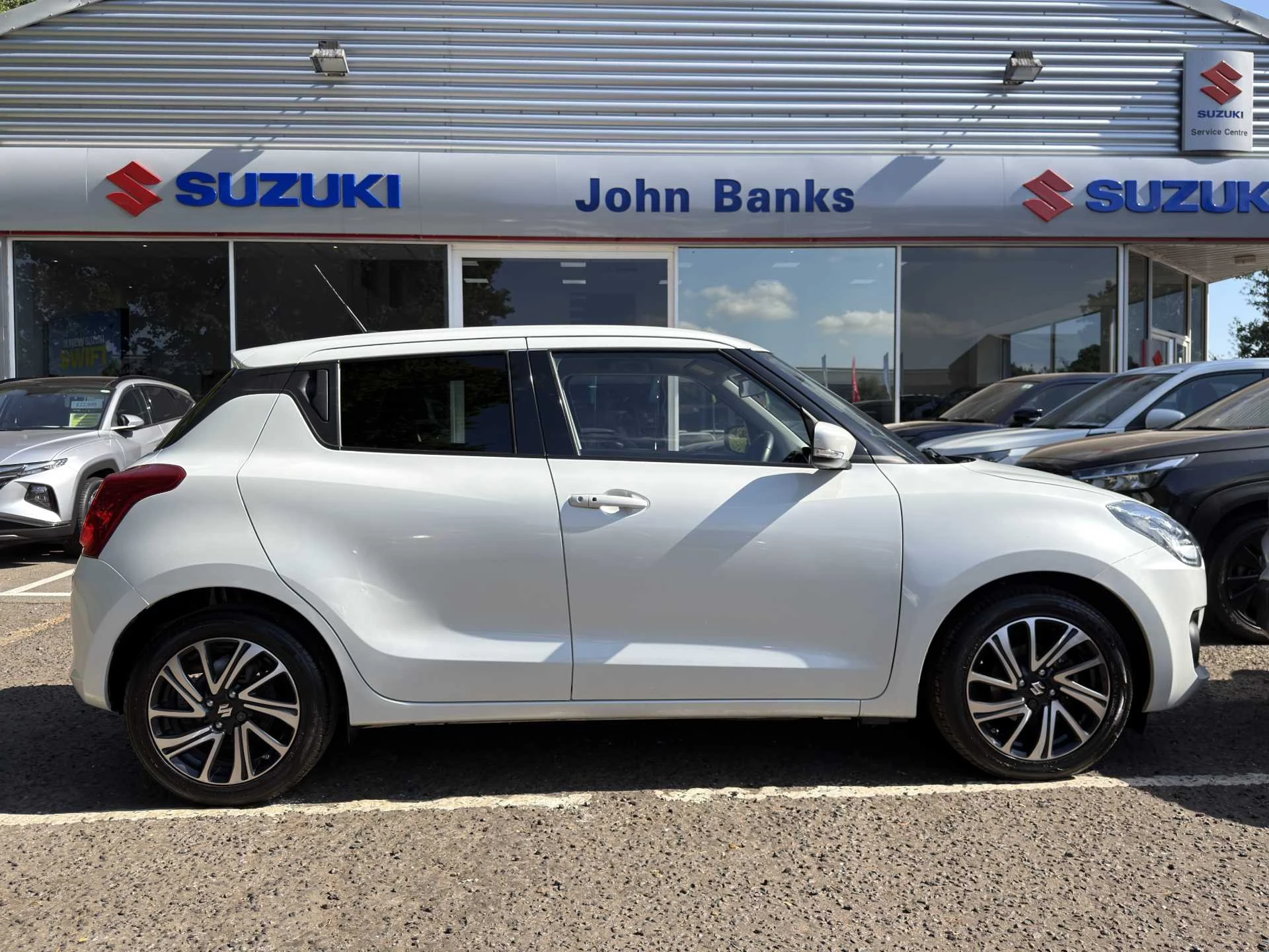 Vehicle image 5