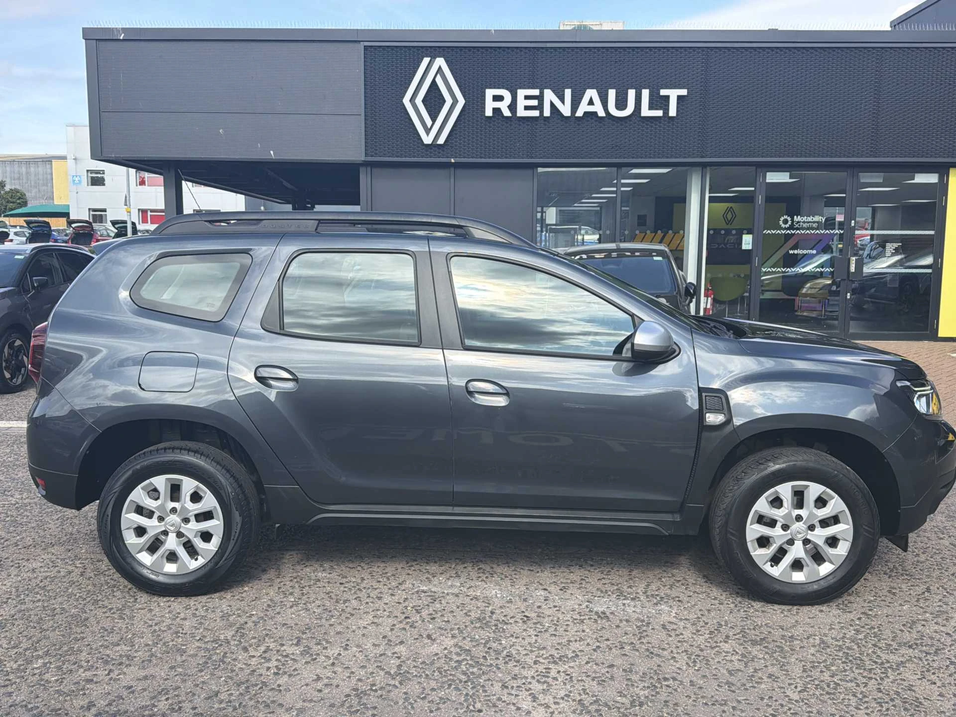 Vehicle image 5