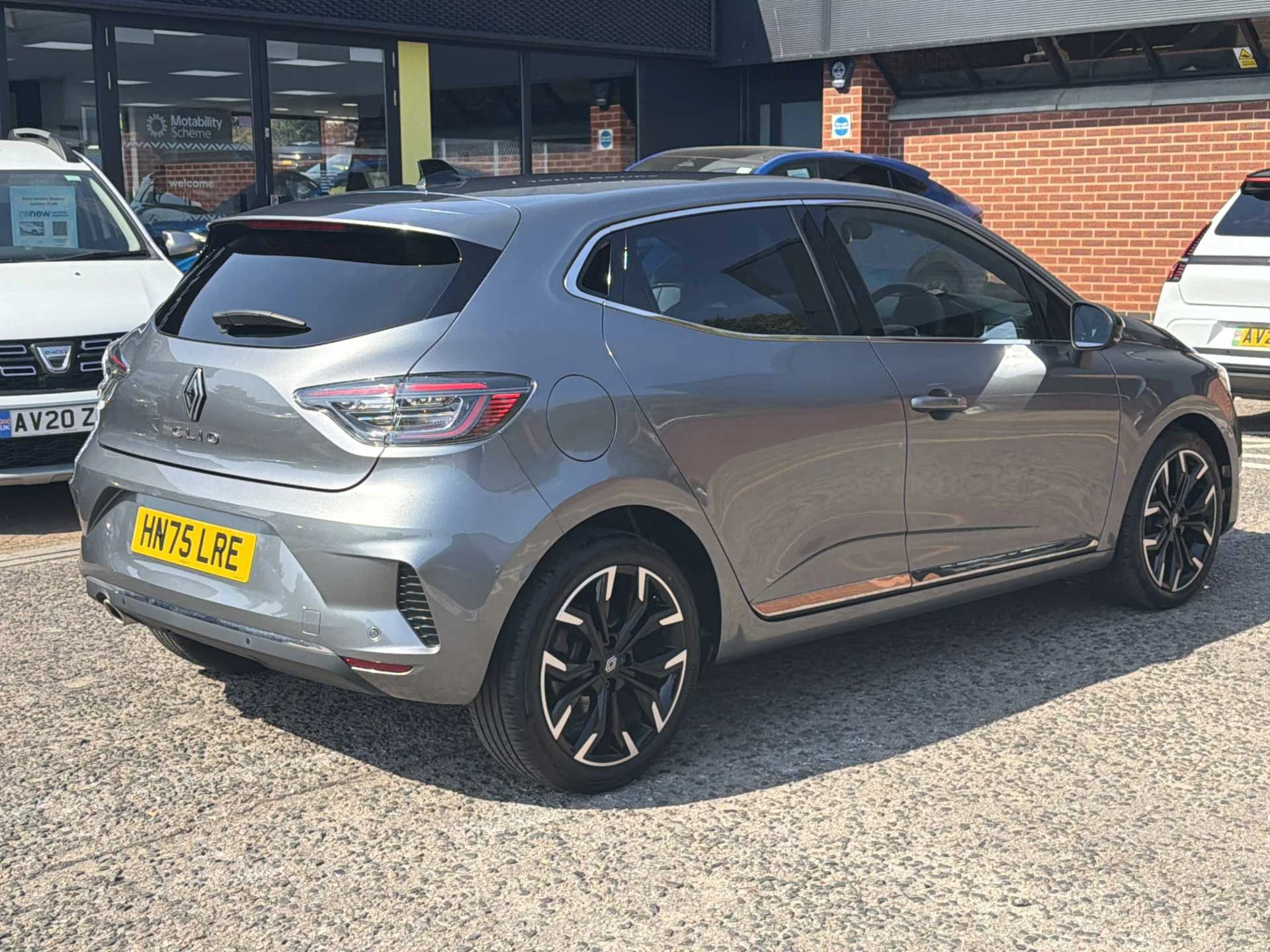 Vehicle image 4