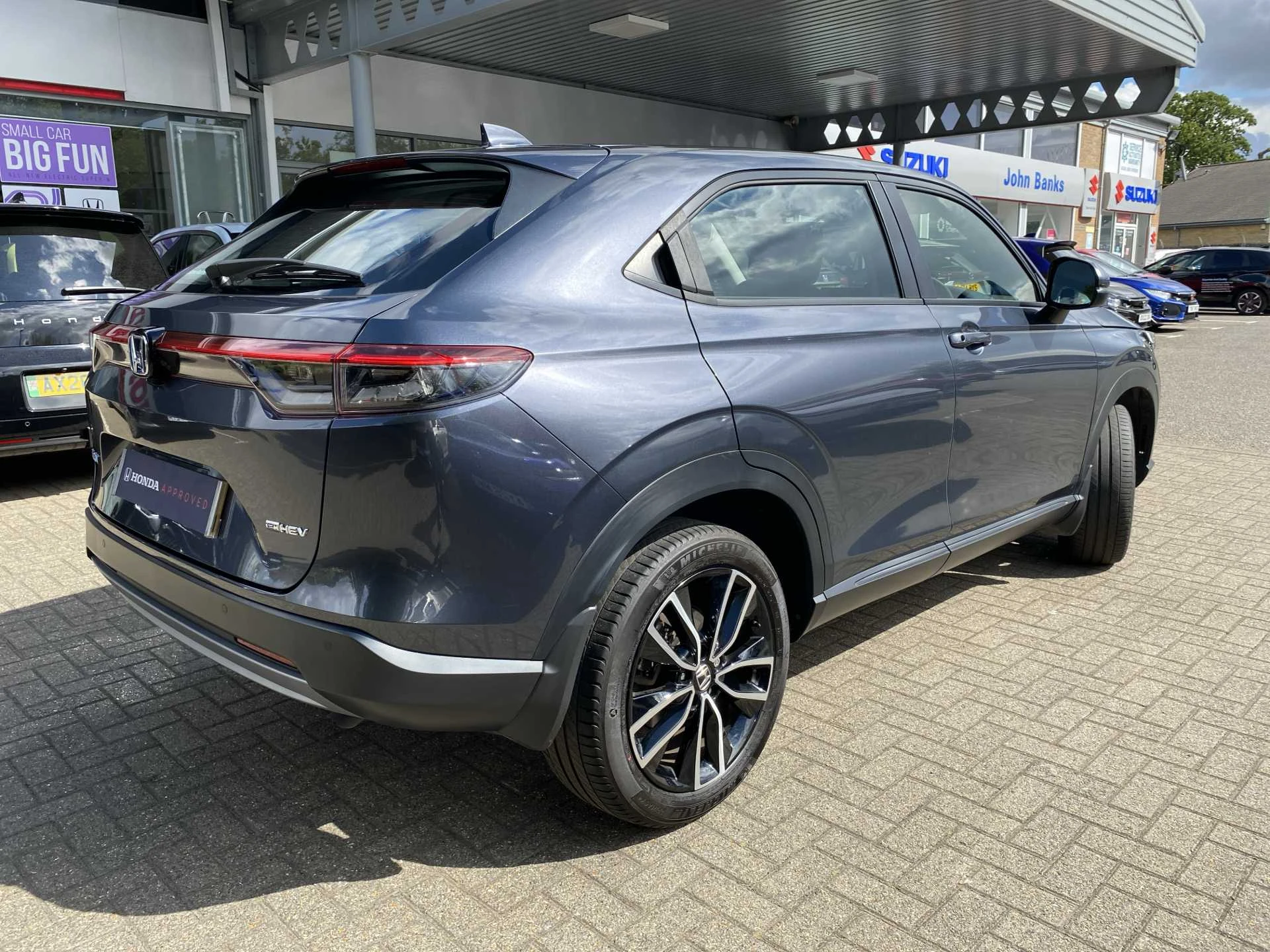 Vehicle image 7